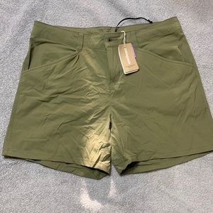 Patagonia Womens Quandary-5 inch inseam in fatigue green